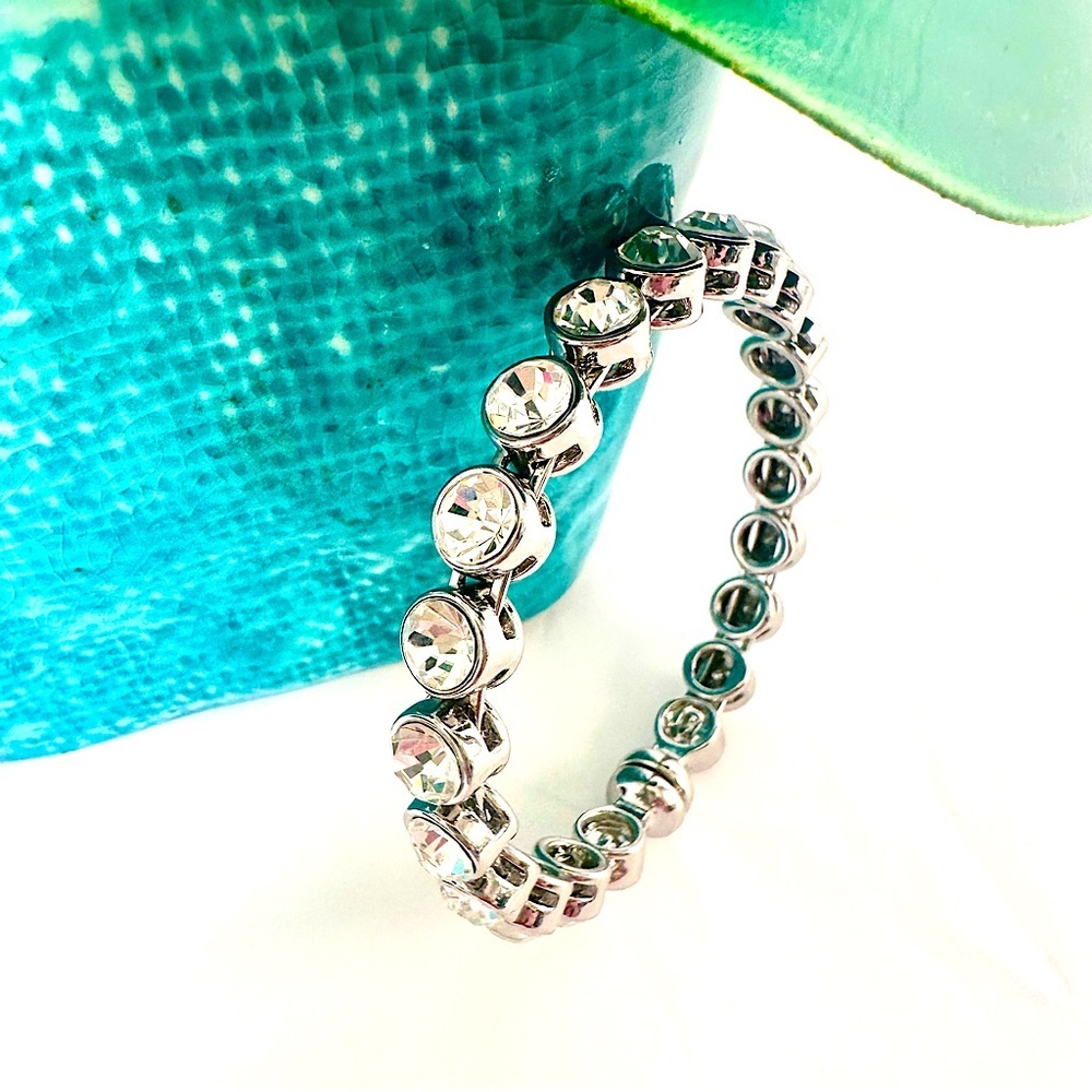 CHICO’s “Rasa” Silver & Crystal Magnetic Closure Bangle Bracelet NWT​ - Picture 9 of 15